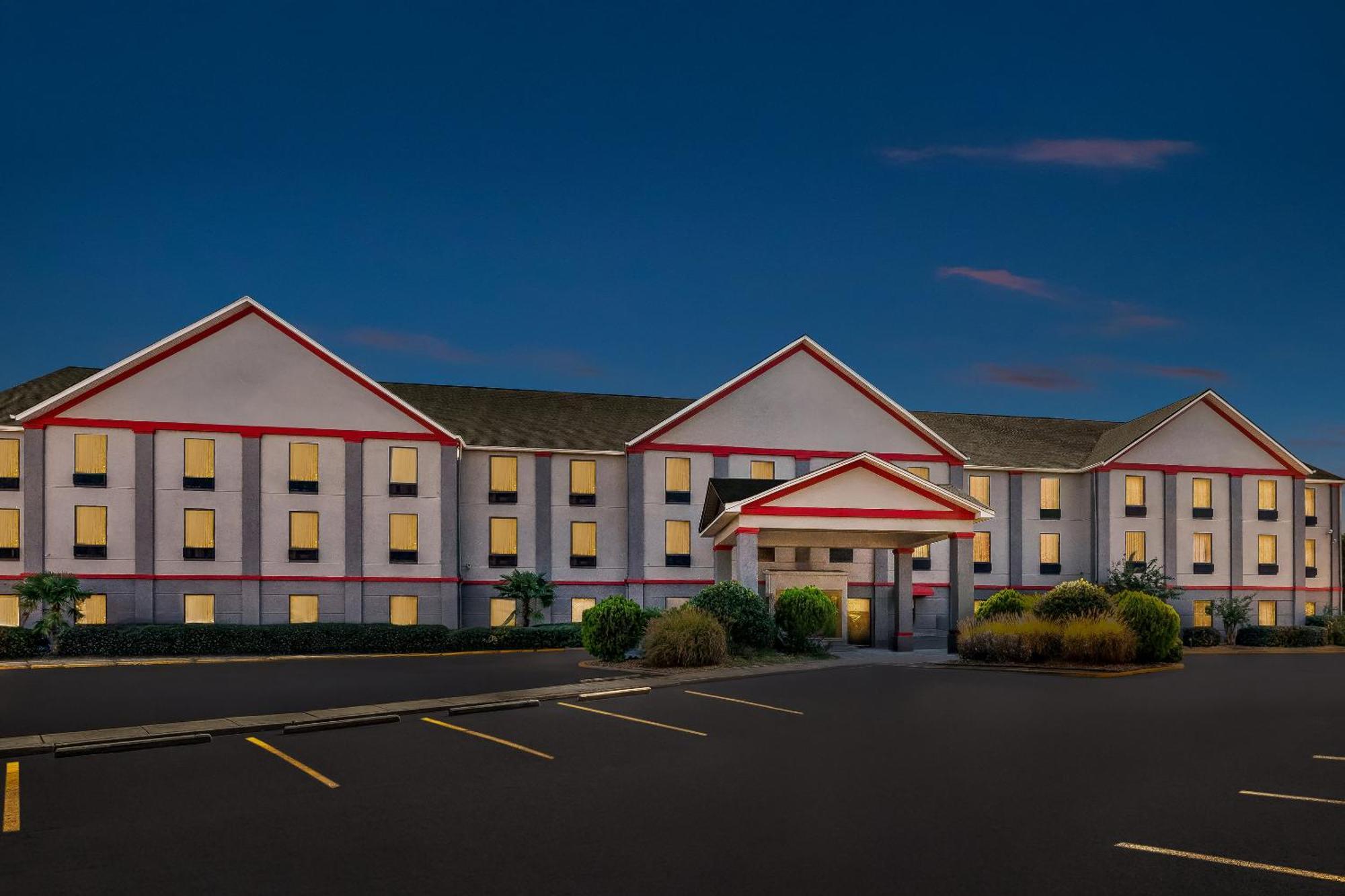 Red Roof Plus+ & Suites Atlanta Airport South College Park Extérieur photo