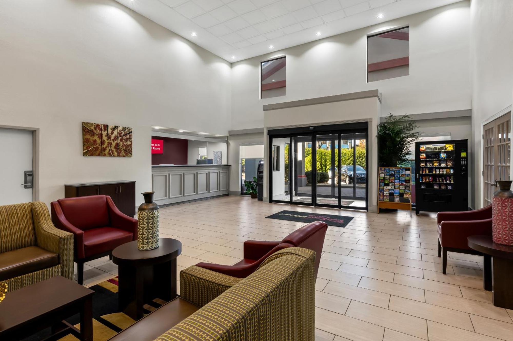 Red Roof Plus+ & Suites Atlanta Airport South College Park Extérieur photo